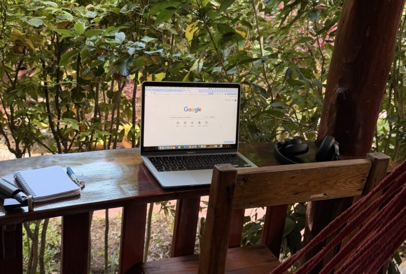 Travailler depuis Minorque : comment j&rsquo;ai construit une activité 100% à distance